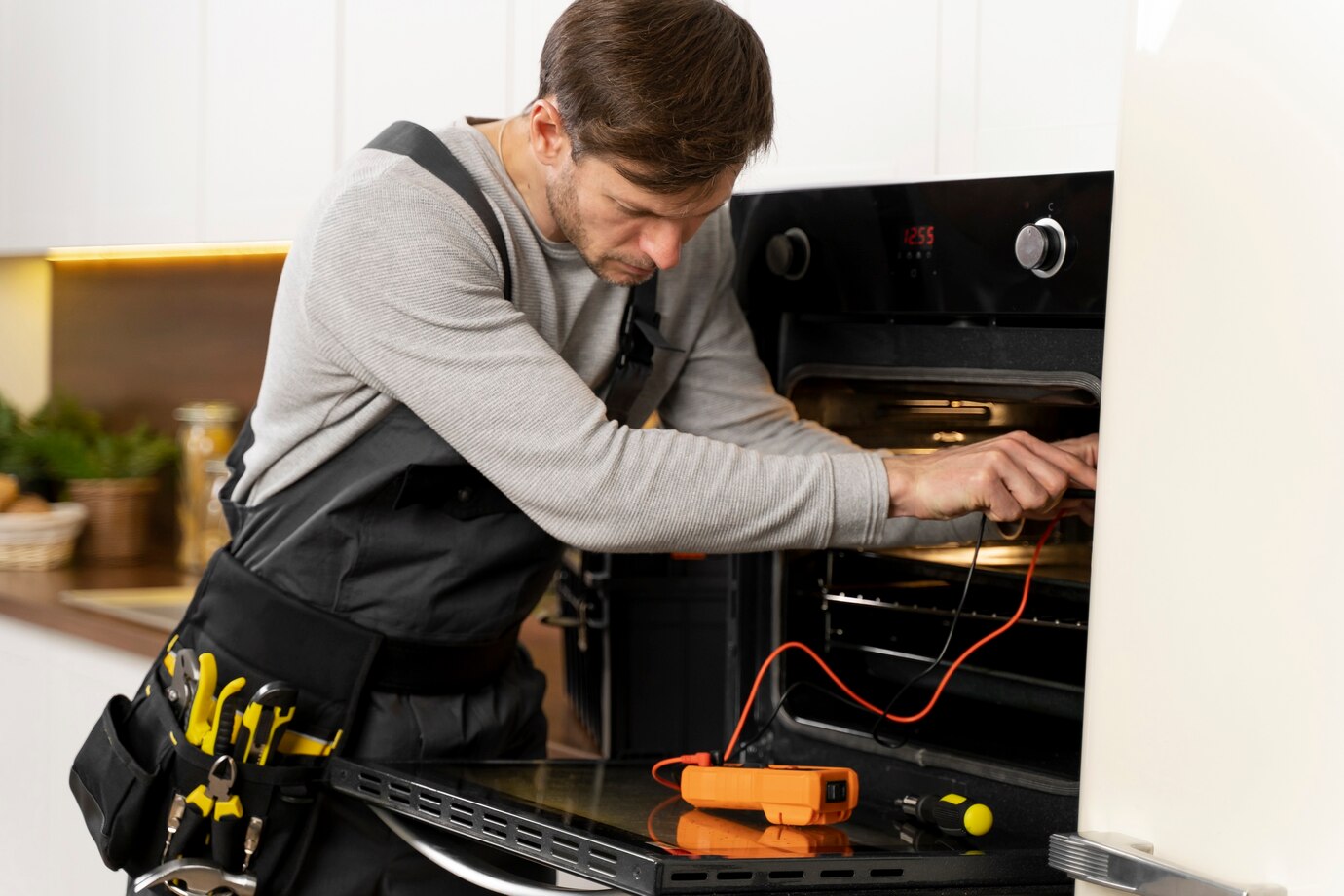reparacion-trabajador-mantenimiento-servicio_23-2149176715